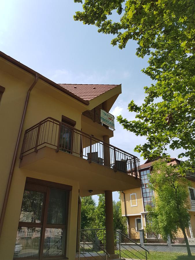 Tahiti Apartman Hajdúszoboszló Extérieur photo